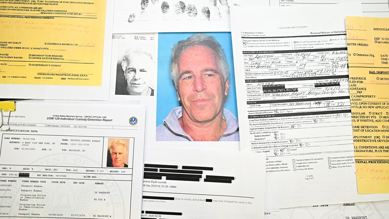 Epstein-Akten mit Foto von Epstein