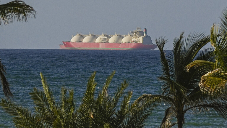Ein Gastanker auf dem Meer in der Straße von Hormuz
