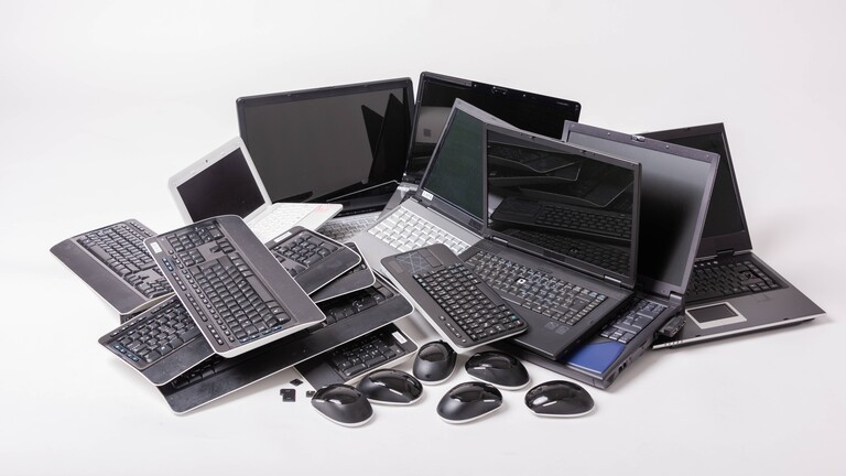 Ausgemusterte Laptops zur Entsorgung