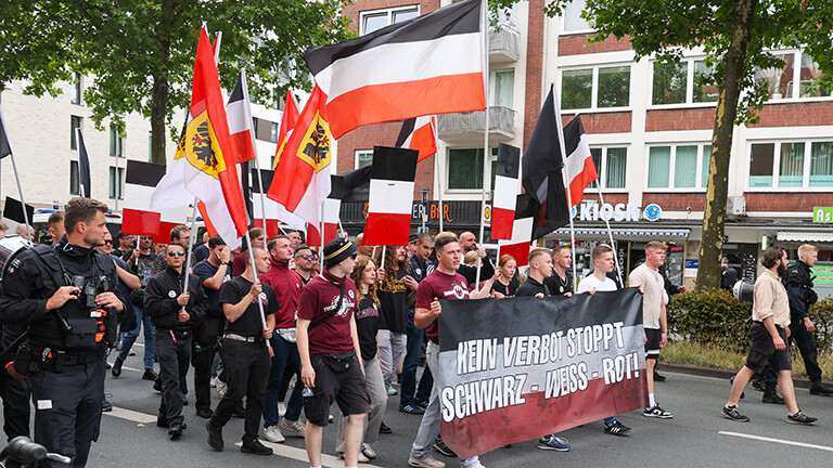 Neonazi Demonstrationszug in der Innenstadt von Münster.