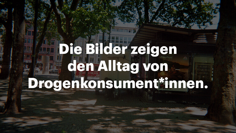 Schrift: Die Bilder zeigen den Alltag von Drogenkonsument*innen.