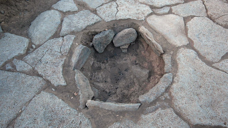 Ca. 14.000 Jahre alter Steinofen zum Brotbacken im heutigen Jordanien