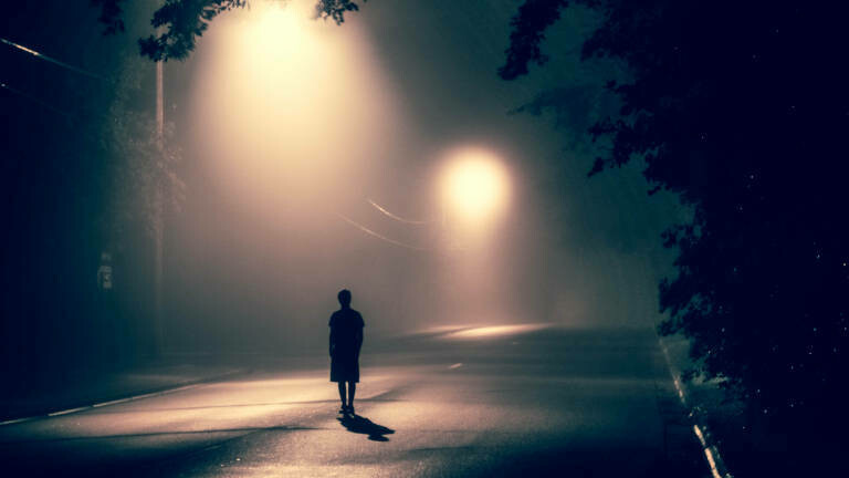 Angst Alleine Zuhause Zu Schlafen Nachts alleine unterwegs: Zwischen Freiheitsgefühl und Angst · Dlf Nova