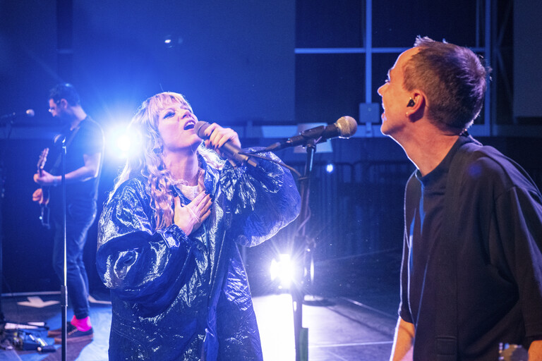 Die Musikerin Mieze Katz von der Band Mia. auf der Bühne des Kammermusiksaals im Dlf-Funkhaus