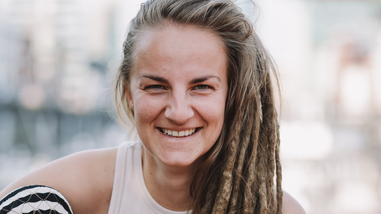 Isabel ist Sozialarbeiterin und sagt manchmal kurzfristig Treffen ab.