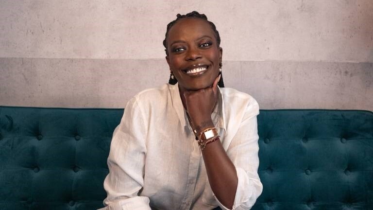 Autorin und Moderatorin Anna Dushime