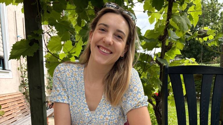 Ela, fühlt sich zu Männern ab einer Körpergröße von 1,80 Meter hingezogen