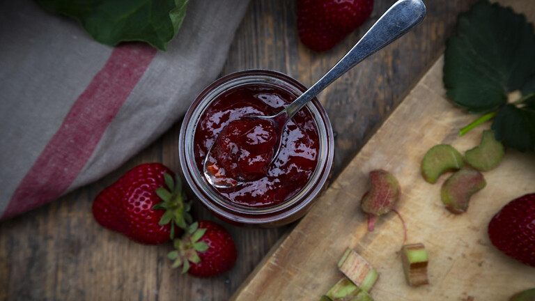 Erdbeeren und Rhabarber in Kombi