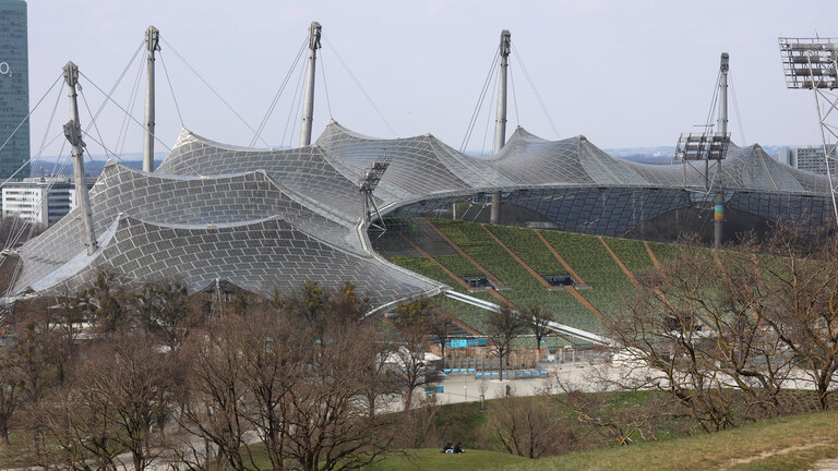 Blick vom Olympiapark auf das Olympiastadion
