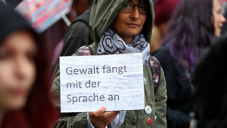 Wie Rassismus Aus Wörtern Spricht Rassismus: Wie Gewalt aus Sprache entstehen kann · Dlf Nova