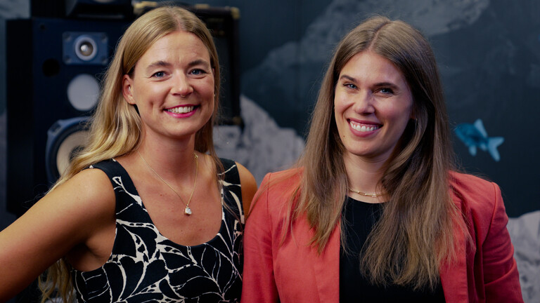 Rahel Klein und Ilka Knigge in einem Radiostudio