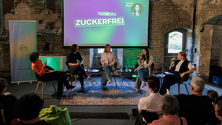 Das Podium bei der sechsten Ausgabe von "Wissen unplugged" am 5. Mai 2026