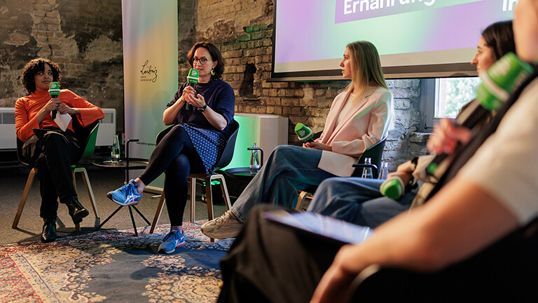 Das Podium bei der sechsten Ausgabe von "Wissen unplugged" am 5. Mai 2026 - von links nach rechts: Amna Franzke, Heike Vogel, Luisa Werner, Hande Mann und Rahel Klein