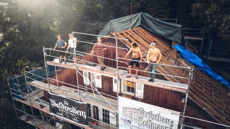 Waldresidenz-in-Saarbr-cken-F-nf-Freunde-kaufen-eine-Villa