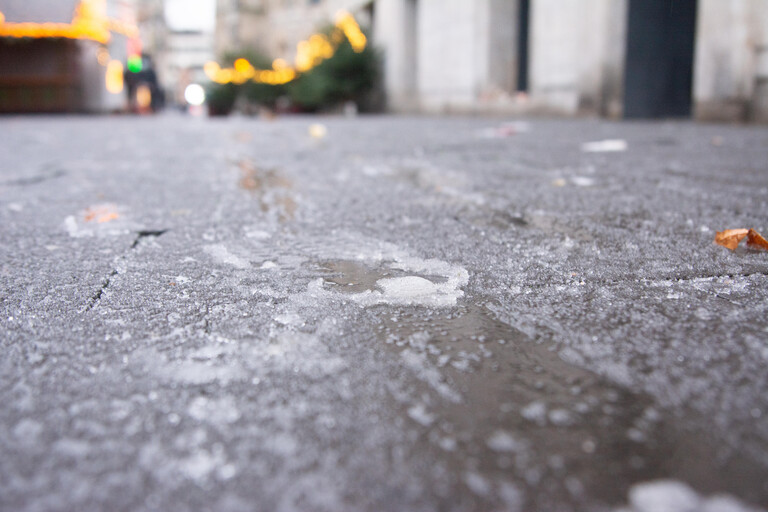 Bei-Glatteis-Auto-und-Radfahren-aber-sicher