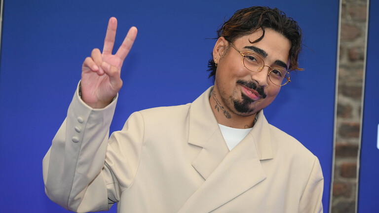 Comedian-Tony-Bauer-Liebeserkl-rung-an-Omma-und-Oppa
