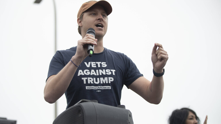 US-Veteran Jacob Thomas setzt sich mit der Organisation Common Defense aktiv für den Erhalt der Demokratie in den USA ein.