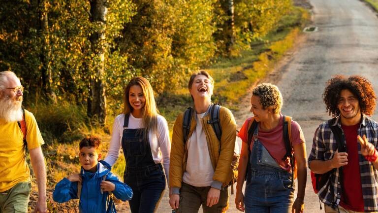 Age-Gap-Wie-Freundschaften-mit-Altersunterschied-das-Leben-bereichern