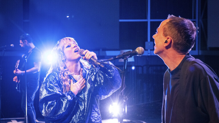 Die Musikerin Mieze Katz von der Band Mia. auf der Bühne des Kammermusiksaals im Dlf-Funkhaus