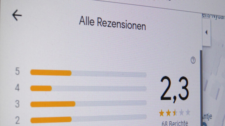 Bewertungen auf einem Computermonitor