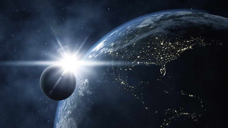3D-Computergrafik: Sicht auf die Erde mit dem Amerikanischen Kontigent bei Nacht aus dem All