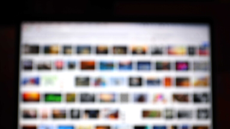 Thumbnails auf einer Seite der Suchmaschine von Google sind unscharf zu sehen