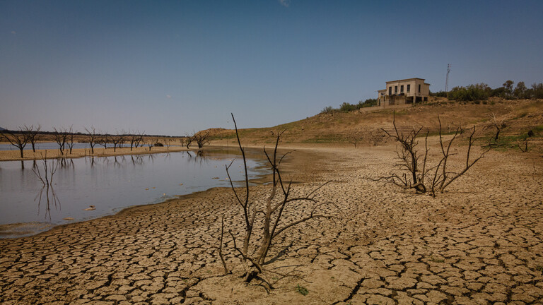 Ein Blick auf das fast leere Sumpfgebiet, das das Dorf Fuente Obejuna in Córdoba, Spanien, mit Wasser versorgte (19. Mai 2023)