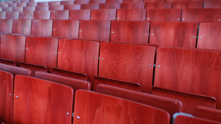 Sitze im Hörsaal des Henry-Ford-Baus in der Freien Universität Berlin