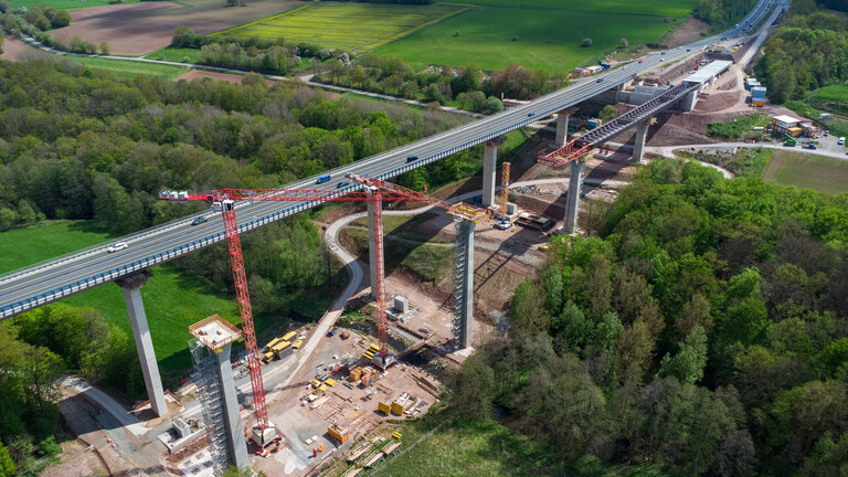 Bauarbeiten an der Thulbabrücke auf der Autobahn A7
