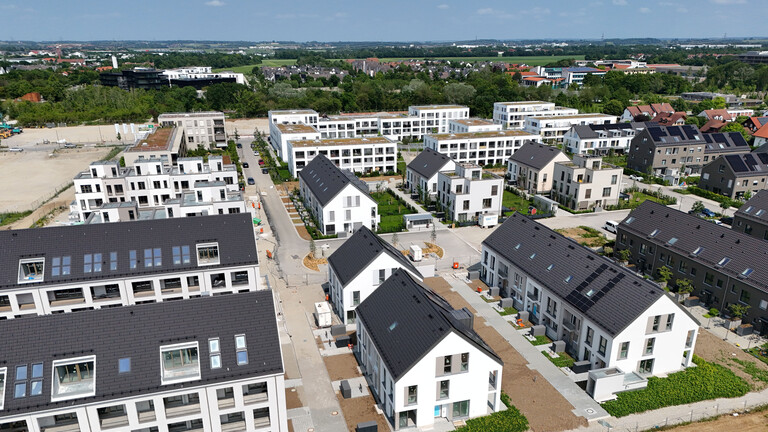 Luftaufnahme einer Neubausiedlung