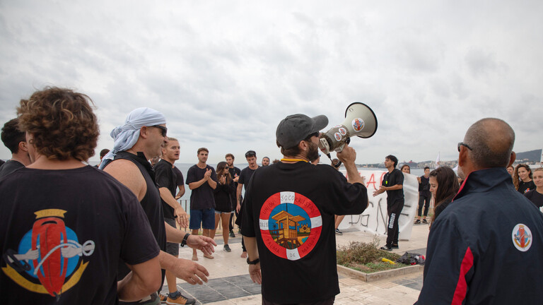 Rettungsschwimmer protestieren am Strand Can Pere Antoni (28.09.2025=