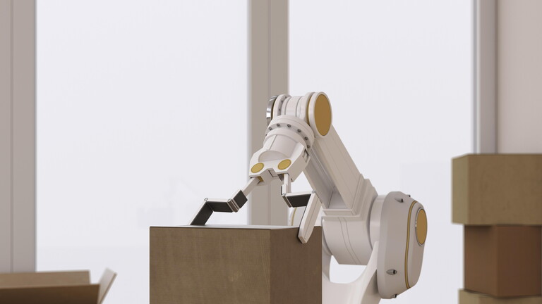 Roboterarm haebt eine Kiste an