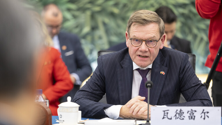 Johann Wadephul (CDU), Bundesaussenminister, trifft den Handelsminister von China, Wang Wentao. Peking