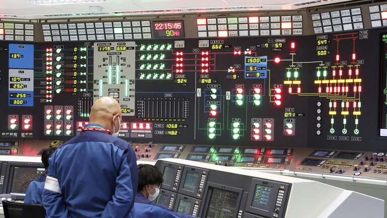 Blick in das Kontrollzentrum des Atomkraftwerkes Kashiwazaki-Kariwa in Japan.
