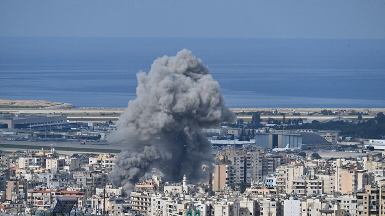 Rauchwolken steigen nach Raketenangriff über Wohnhäusern in Beirut auf (04.03.2026, Libanon)