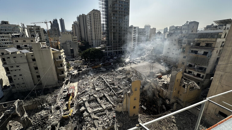 Luftaufnahme eines mehrstöckigen Gebäudes im Stadtteil Bachoura der libanesischen Hauptstadt Beirut, das am 18. März 2026 von israelischen Streitkräften vollständig zerstört wurde.