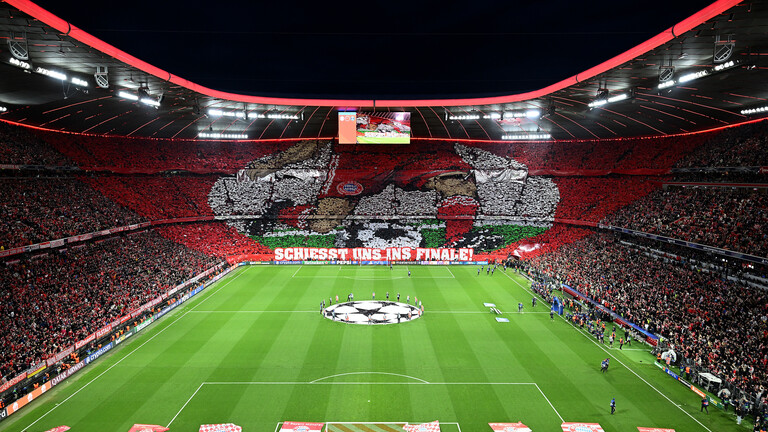 Vor dem Halbfinal Rückspiel am 06.05.2026 FC Bayern München - Paris Saint-Germain Choreographie der FC Bayern Fans in der Südkurve der Allianz Arena