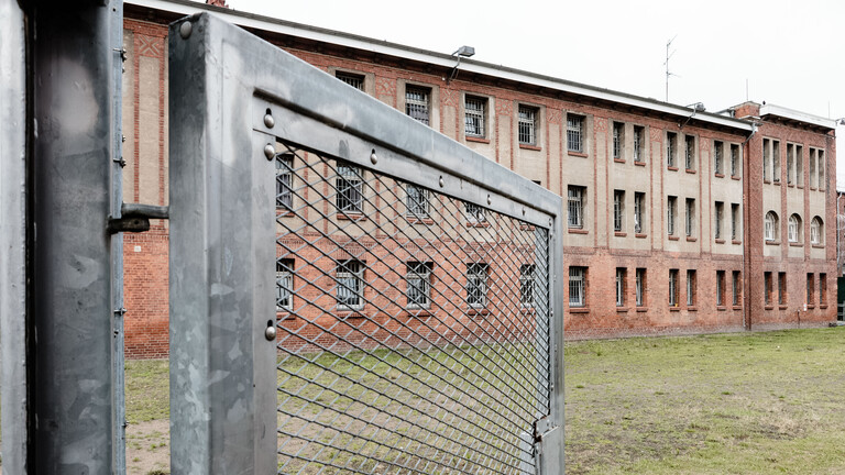 Ein Zellentrakt in der Justizvollzugsanstalt Lübeck