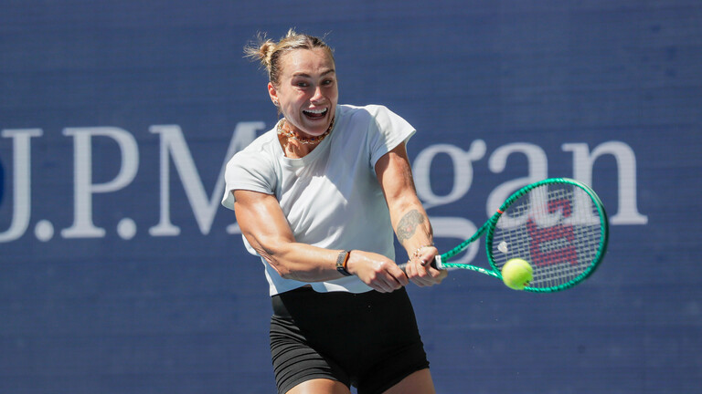 Aryna Sabalenka spielt Tennis