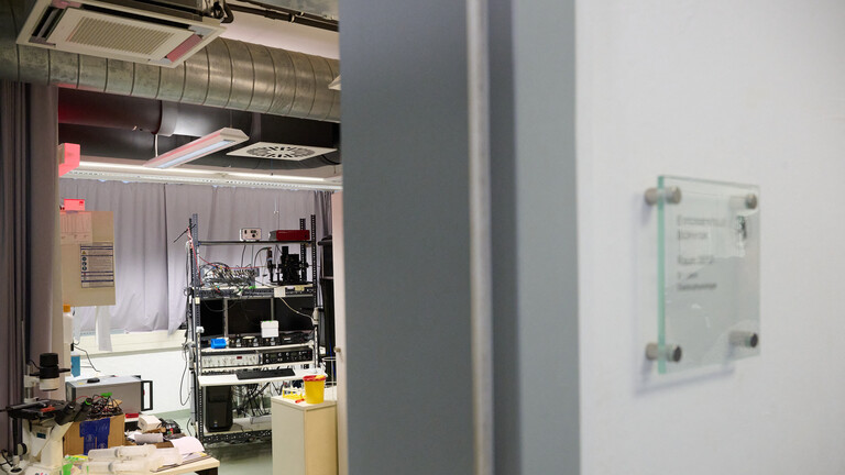 Blick in ein Labor der Experimentelle Biophysik an der Humboldt-Universität zu Berlin. Peter Hegemann forscht an der Humboldt-Universität Berlin.