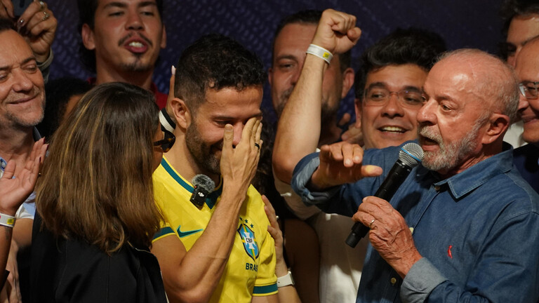 SÃO PAULO, BRASILIEN – 25. OKTOBER: Der wiedergewählte brasilianische Präsident Luiz Inácio Lula da Silva hält am 25. Oktober 2026 in seinem Wahlkampfhauptquartier im Intercontinental Hotel in São Paulo, Brasilien, eine Siegesrede.