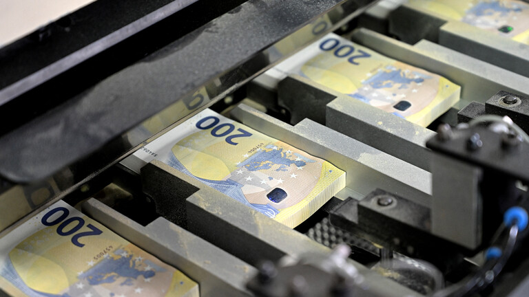 Europäisches Geld wird in einer Gelddruckerei gezählt.