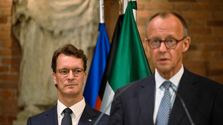 Der NRW-Ministerpräsident Hendrik Wüst (CDU) und Bundeskanzler Friedrich Merz im September 2025 in Münster