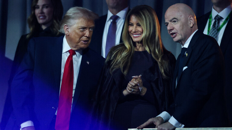 Donald Trump, seine Frau Ivana und Fifa-Präsident Gianni Infantino am 5.12.2025 im Kennedy Center in Washington DC
