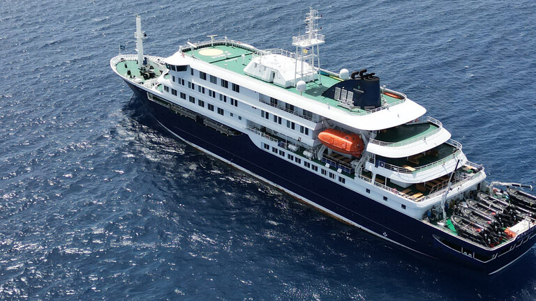 Das Kreuzfahrtschiff MV Hondius liegt vor dem Hafen von Praia, der Hauptstadt von Kap Verde, vor Anker (04.05.2026)