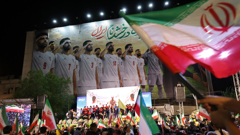 Fußball-Nationalmannschaft des Iran wird in Propagandashow verabschiedet