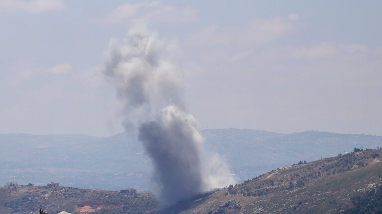 Aufsteigender Rauch nach einem israelischen Angriff auf das libanesische Dorf Yohmor am 26.05.2026.