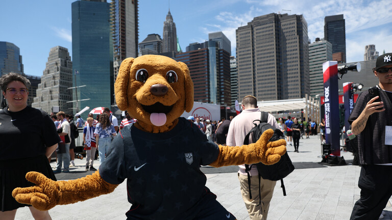 Am 26.05.2026 wurde in New York das US-Team der WM vorgestellt, von dem lachenden Hund als Maskottchen