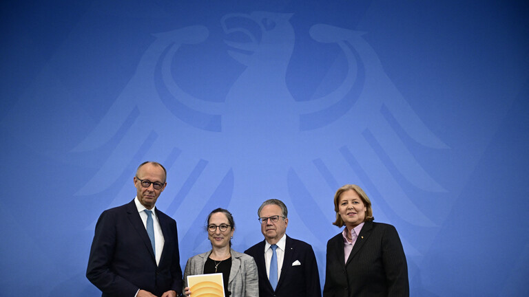 Friedrich Merz, Constanze Janda, Frank-Jürgen Weise und Bärbel Bas  präsentieren am 23. Juni 2026 den Bericht der Rentenkommission