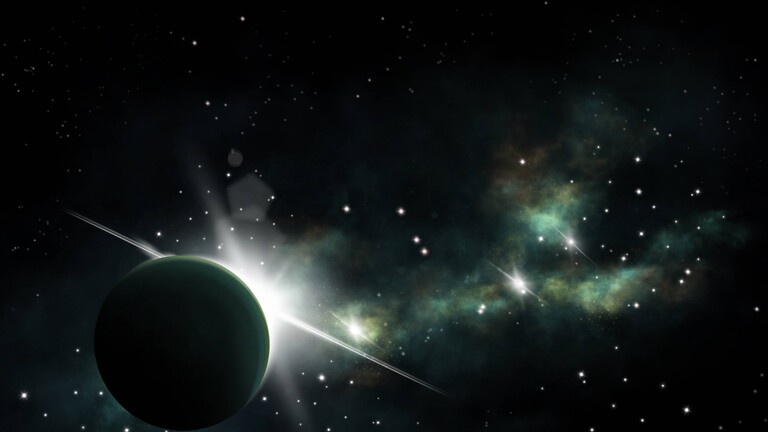 Illustration eines Planets mit einem Mond vor einer hell leuchtenden Sonne und einem Sternennebel